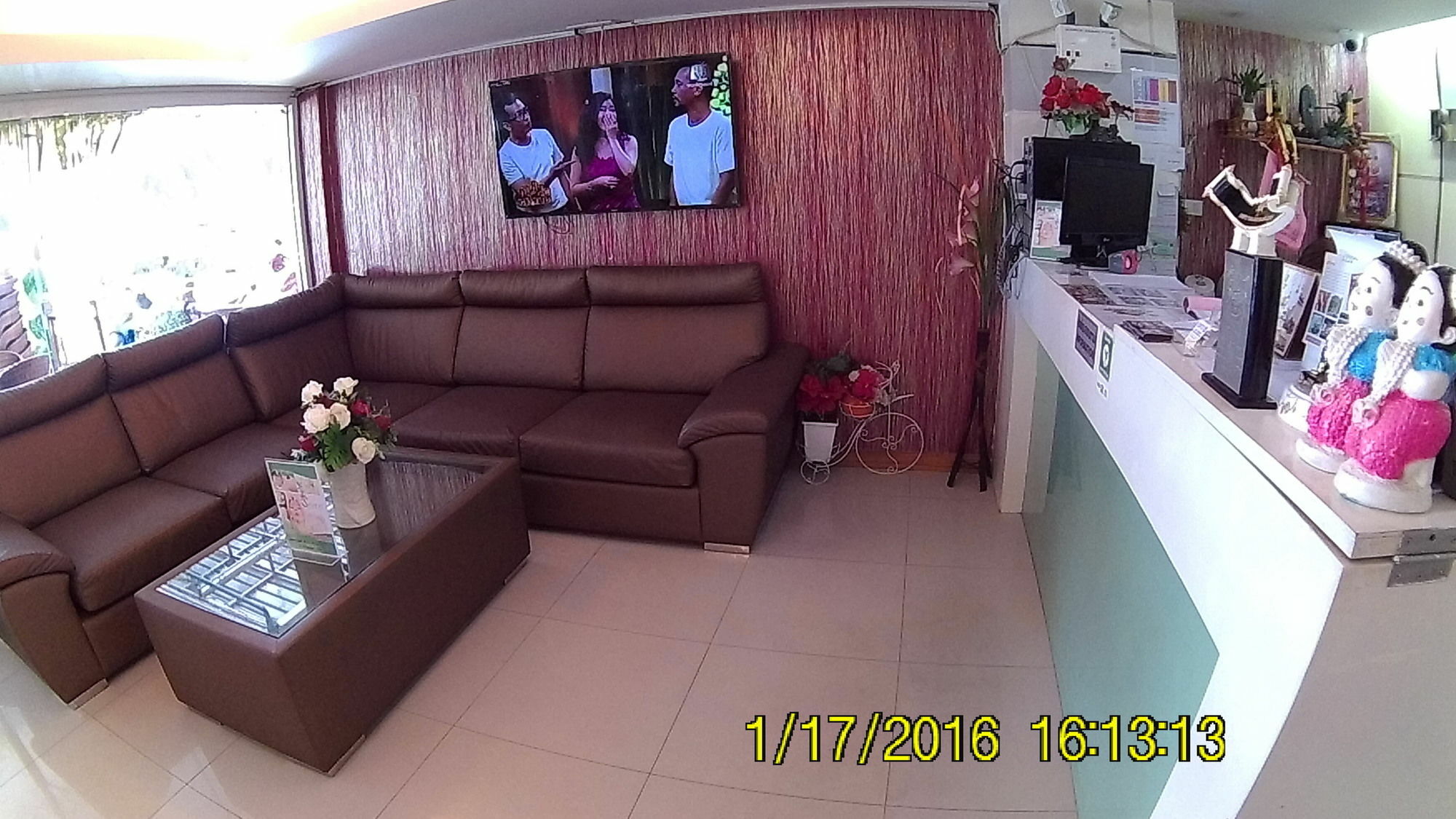 Bird Hotel Chonburi Exterior photo